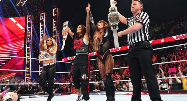 Becky Lynch y Lita, nuevas campeonas por parejas de WWE