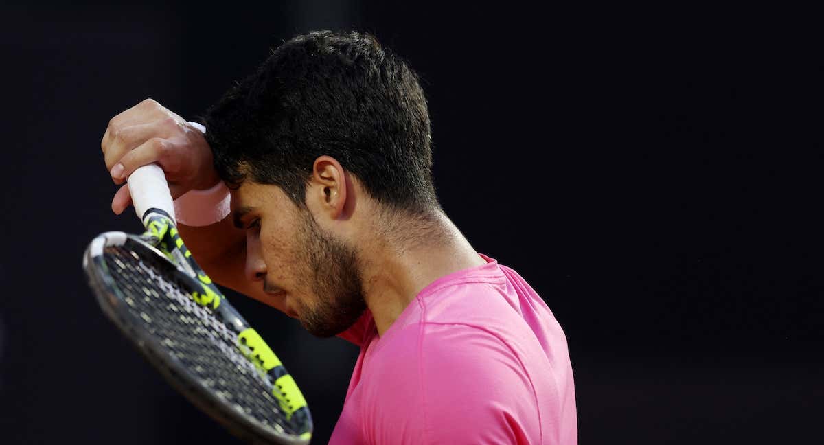 Carlos Alcaraz durante un partido de tenis./Reuters