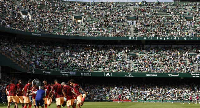 Ambientazo en el Villamarín: el Betis espera una noche de gala ante el Real Madrid
