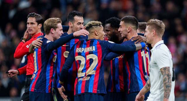 Sin fuerzas para ninguna euforia y un aviso en el vestuario del Barça: «Que nadie se confunda»
