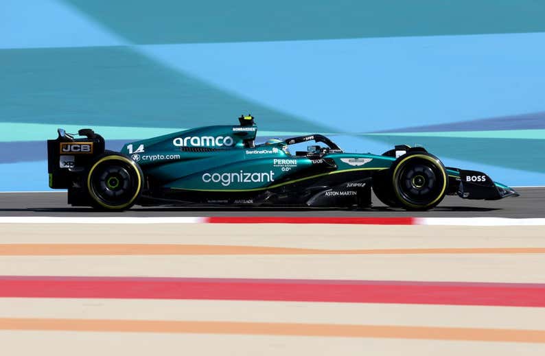 ¡Alonso arranca segundo! Ferrari, con problemas