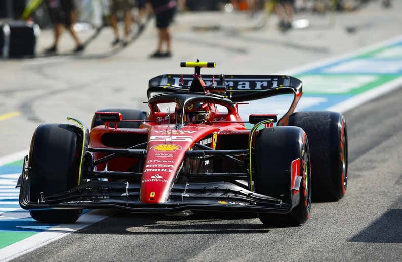 Pole de Verstappen con Sainz, cuarto y Alonso, quinto