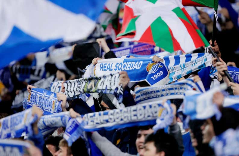 Los 'panenkitas' de la Real: periodistas locos por el fútbol para fichar 'Isaks'