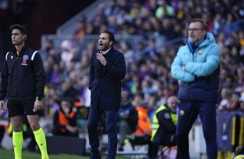 Rubén Baraja: “Me gustaría saber por qué motivo no revisa el penalti”