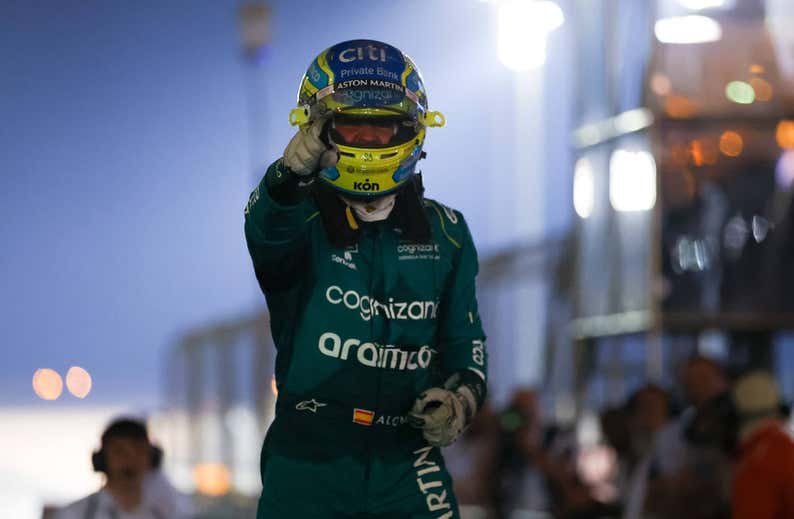 El sueño no se rompe: Alonso sube al podio en la primera carrera del año