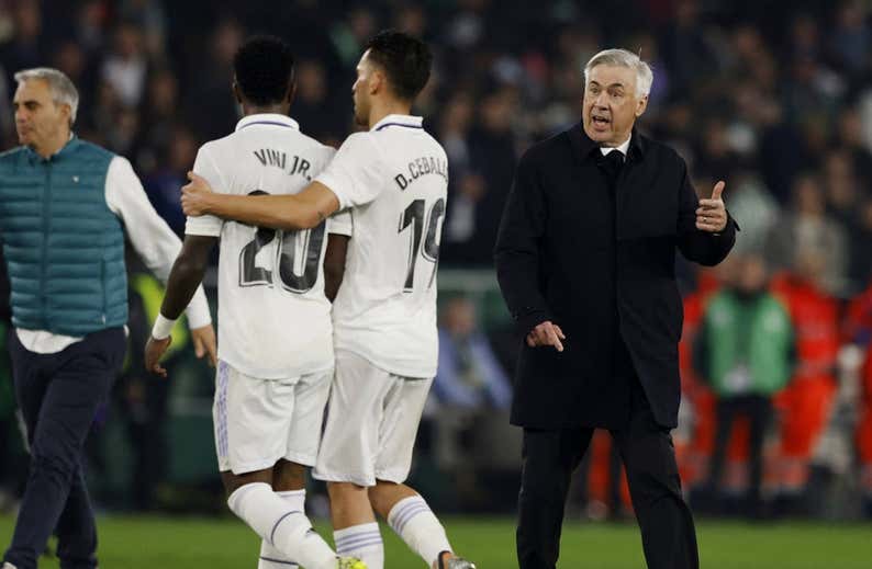 Ancelotti: «Nos falta eficacia, hacemos un regate más, demasiadas paredes…»