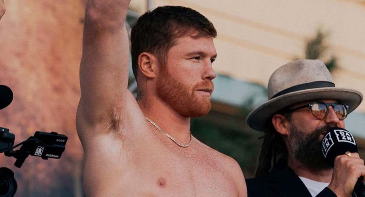 Canelo Álvarez, durante un pesaje./