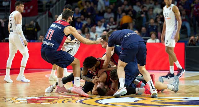 El Baskonia asalta Madrid con un Costello milagroso mientras caen Barça y Valencia Basket