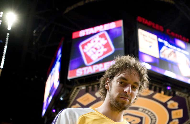 Más rebotes que Kareem, más asistencias que Shaq... los datos respaldan la retirada del '16' de Pau