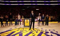 Pau Gasol es leyenda: su 16 ya cuelga en el techo del pabellón de los Lakers