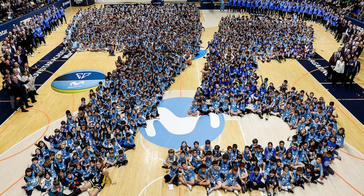Foto de familia del Movistar Estudiantes con motivo de su 75 aniversario. /MOVISTAR ESTUDIANTES