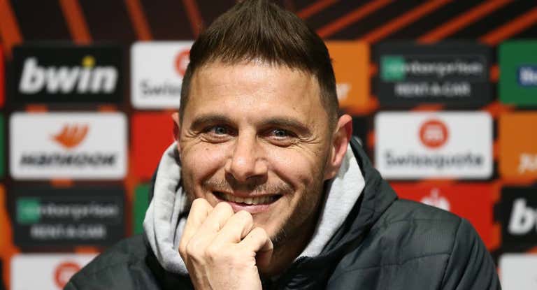 El capitán Joaquín, en la rueda de prensa oficial del Betis en Old Trafford.