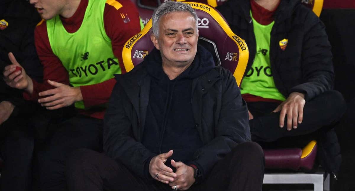 José Mourinho, durante el último partido liguero en el banquillo de la Roma.