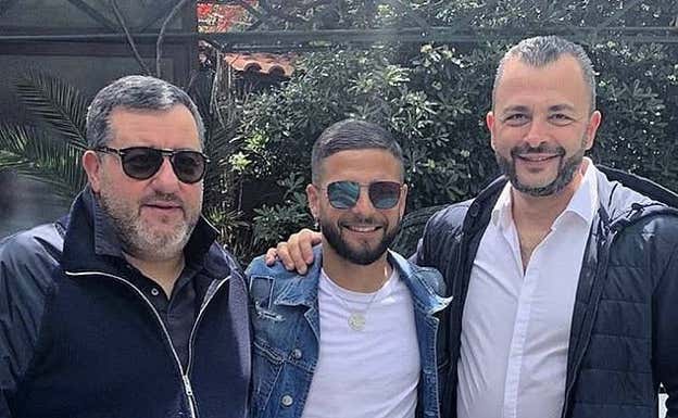 Mino y Enzo Raiola con Insigne.