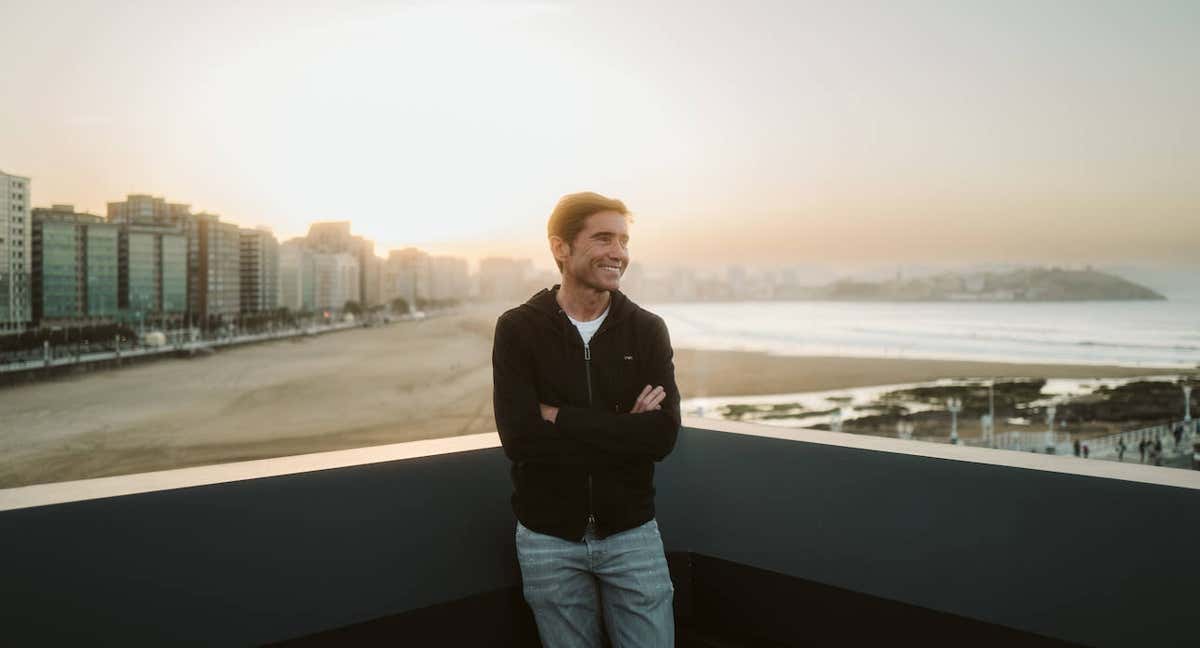 Marcelino García Toral posa para Relevo en Gijón.