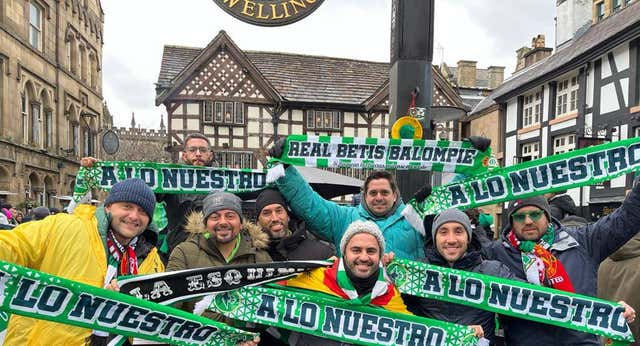 Marcha verde ‘on tour’: la odisea de los béticos para llegar a Old Trafford