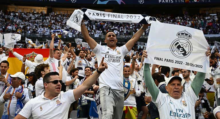 Aficionados del Real Madrid en la final de la Champions de París.