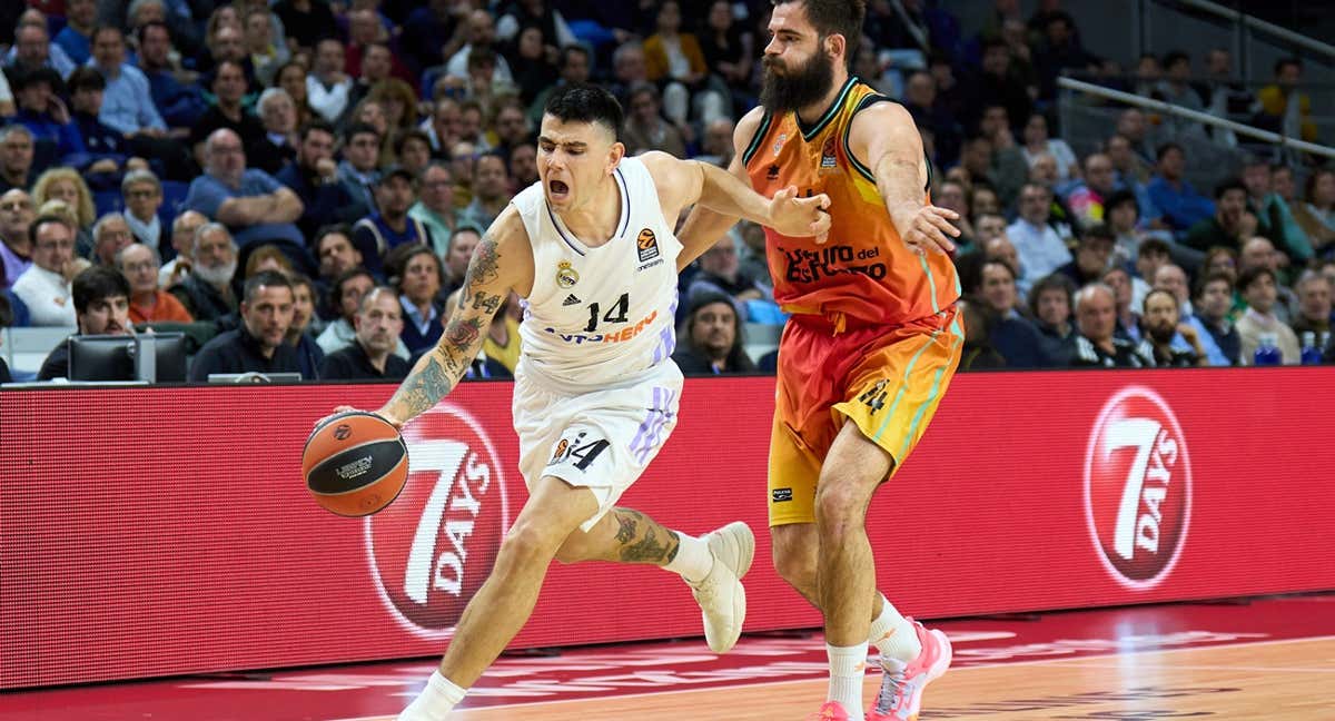 GABRIEL DECK RECIBE LA FALTA PERSONAL DE BOJAN DUBLJEVIC EN UNA TRANSICIÓN OFENSIVA/ GETTY IMAGES