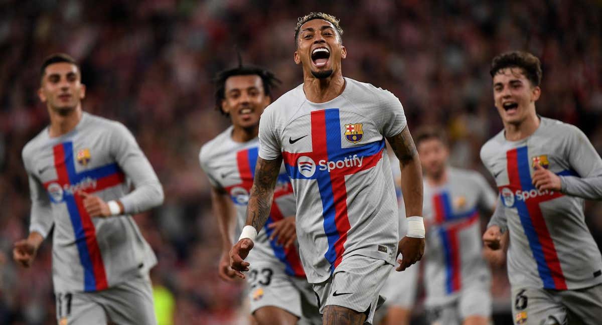 El Barça celebra el gol en San Mamés.