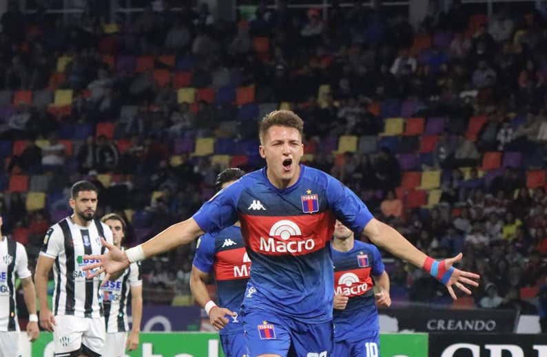 Italia busca volver a ser grande reclutando talento argentino