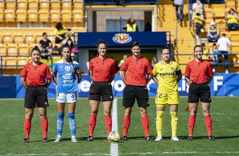 Otro día más de polémica arbitral en la Liga F