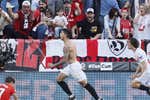 El Sevilla sale del descenso con la alarma aún encendida