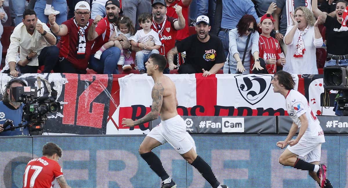 Lamela celebra su gol.