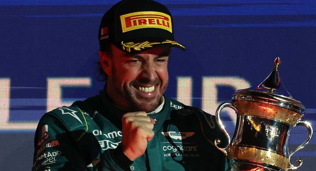 Fernando Alonso celebra su podio en Baréin. /EFE