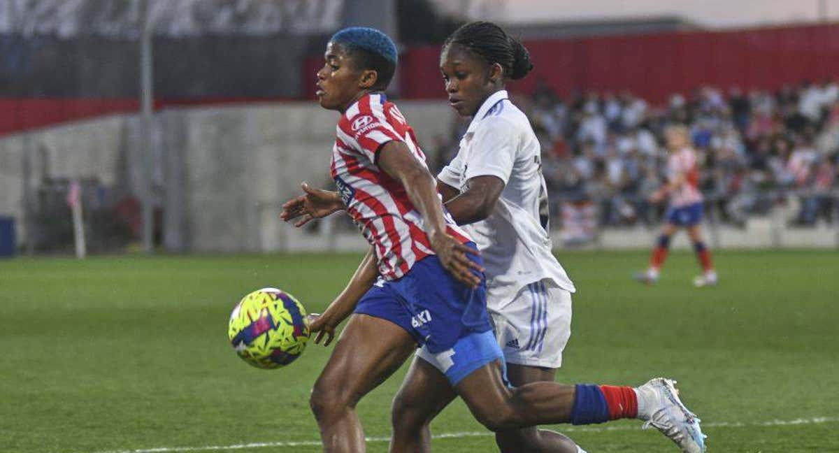 Ajibade y Linda Caicedo, en el derbi madrileño. /REAL MADRID