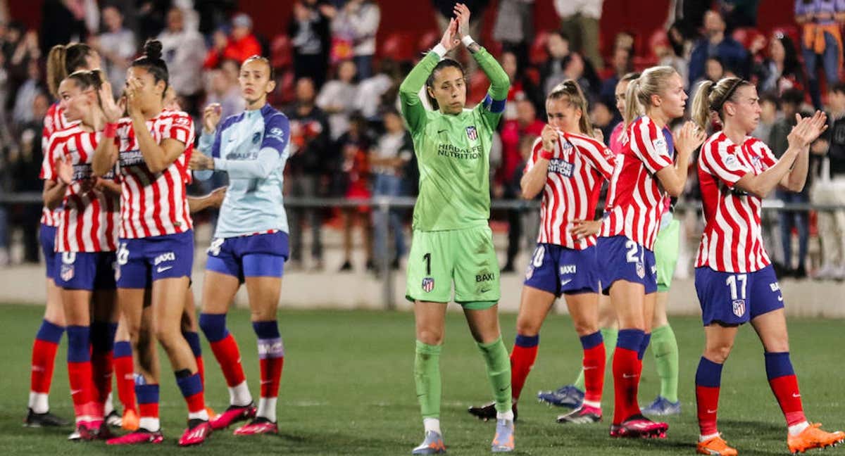 Jugadoras del Atlético tras el empate frente al Real Madrid.