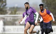 Ancelotti y Benzema hablan de "final" contra el Liverpool tras los dardos de Florentino