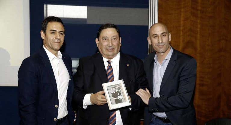 Sánchez Arminio, entre Velasco Carballo y Luis Rubiales en una foto de archivo.