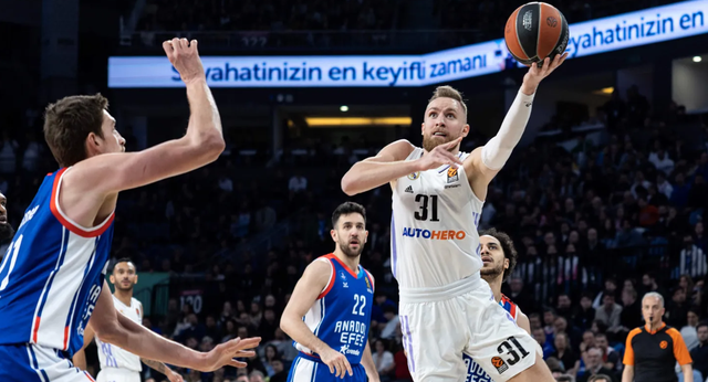 El Real Madrid roza la remontada pero cae ante Anadolu Efes