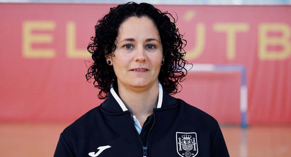 Clàudia Pons, entrenadora de la Selección femenina de fútbol sala. /RELEVO / MICHÈLE NOVOVITCH