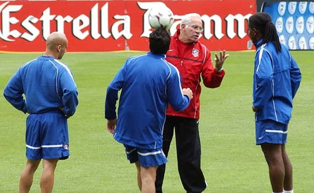 Aragonés, junto a Movilla y Emerson, en 2003.  EFE