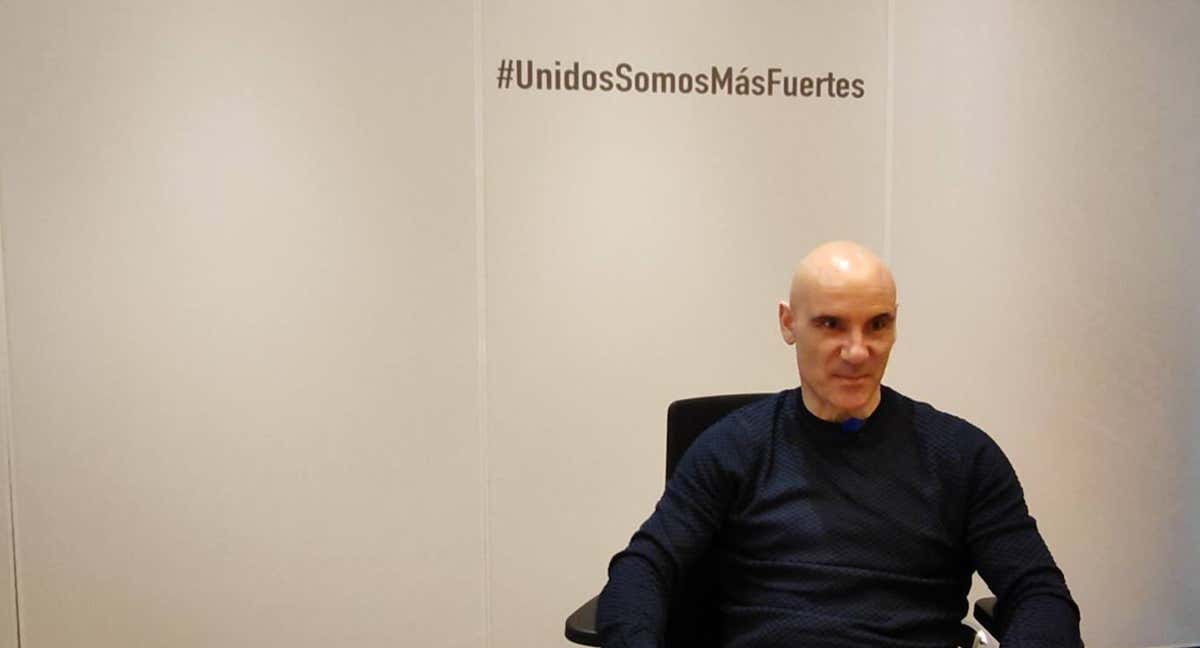 Movilla atiende a Relevo en la sede de AFE (Asociación de Futbolistas Españoles)./