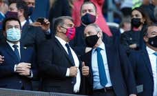 Florentino no acude al palco del Camp Nou por primera vez pero el Barça le quita hierro