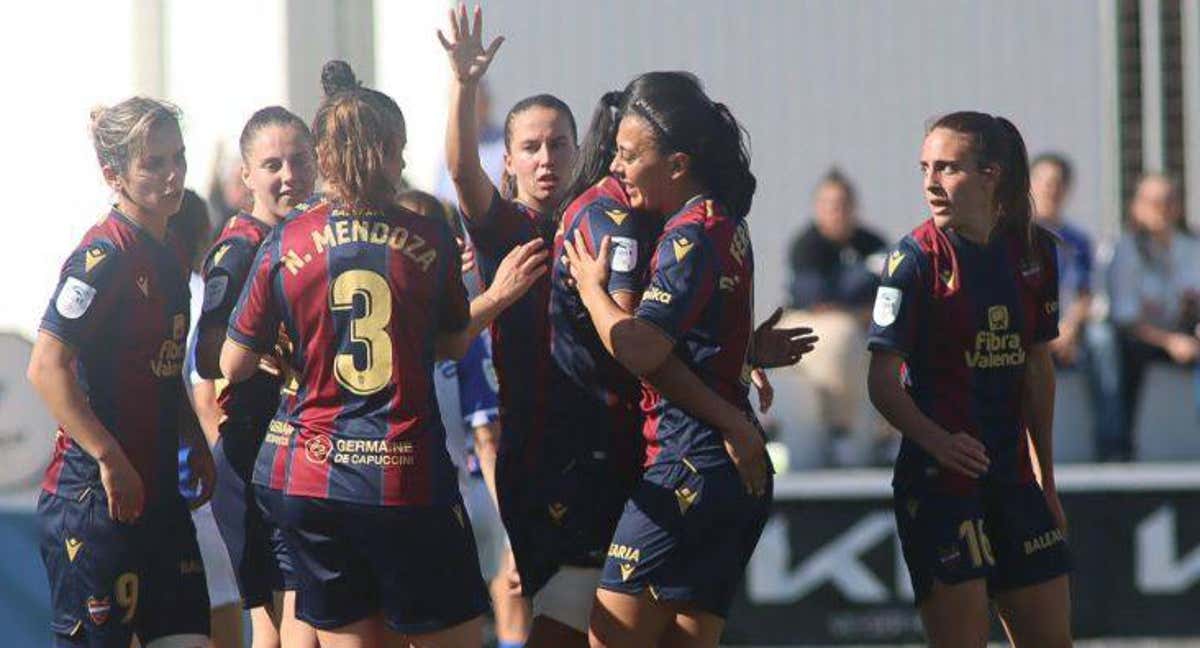 Jugadoras del Levante celebran un gol ante el Sporting de Huelva. /LALIGA