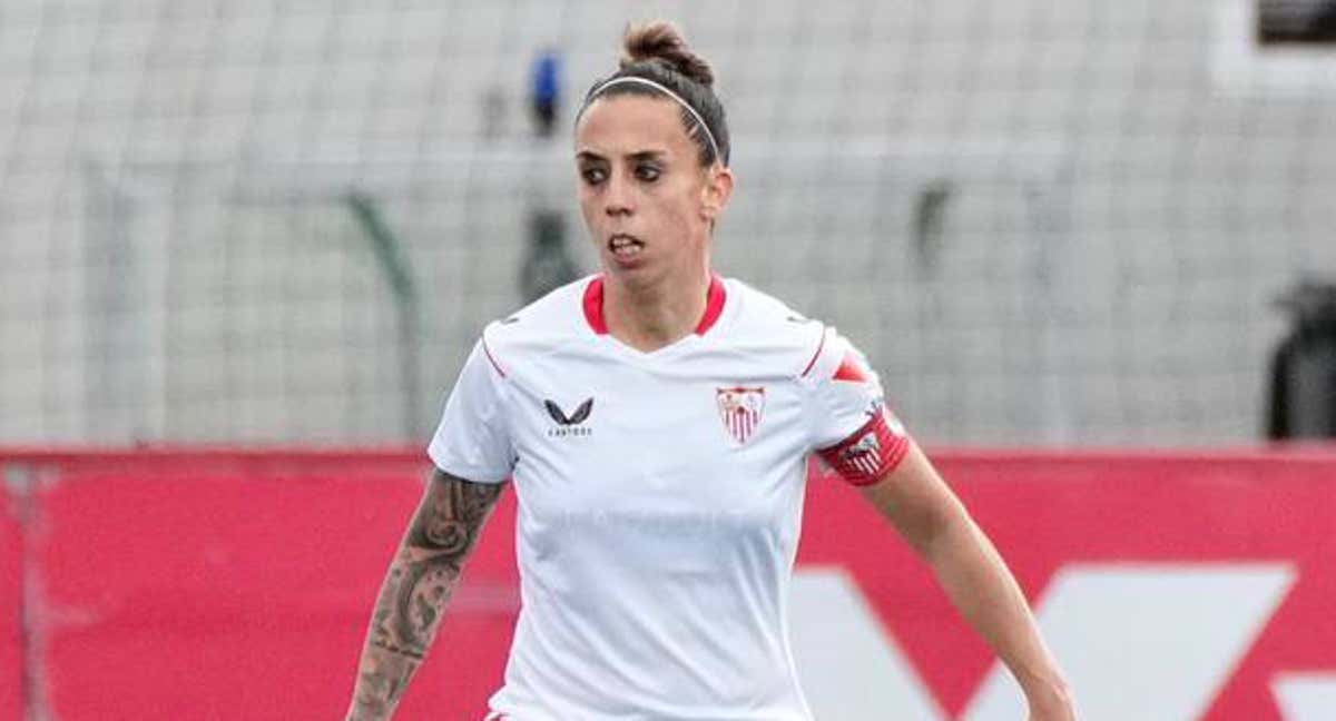 Nagore Calderón, del Sevilla, durante el derbi ante el Betis.