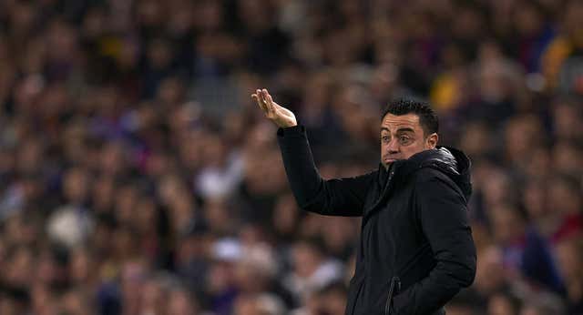 Xavi jugó en la banda su propio partido en su estreno