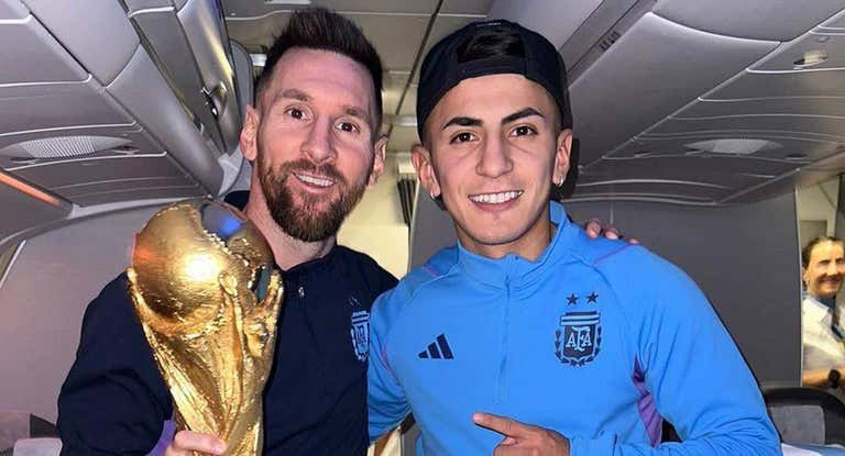 Almada con Messi y la Copa del Mundo.