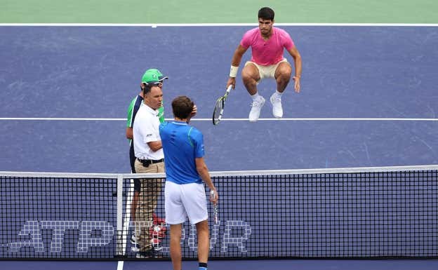 Carlos Alcaraz, durante el sorteo antes de la final.  JULIAN FINNEY / GETTY IMAGES