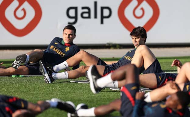 Otavio y Joao Félix en el entrenamiento de Portugal del 20 de marzo, previo a los encuentros ante Liechtenstein (día 23) y Luxemburgo (26).  EFE