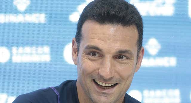 Scaloni: «Messi va a seguir viniendo hasta que él diga lo contrario»