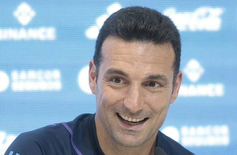 Scaloni: «Reconstruirse significa que los jugadores no se sientan dueños de la Selección»