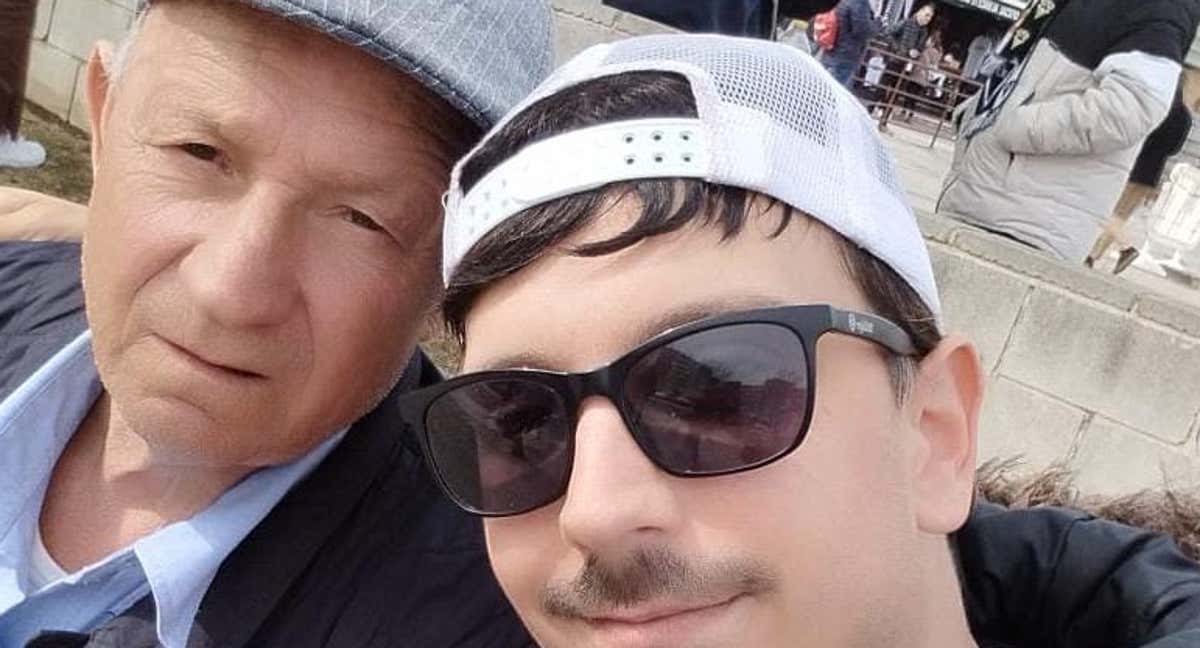 Sergio y su padre biológico, reunidos en el Carlos Belmonte.