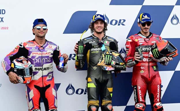 Jorge Martín, Marco Bezzecchi y Pecco Bagnaia, en el podio del GP de Tailandia 2022.  AFP