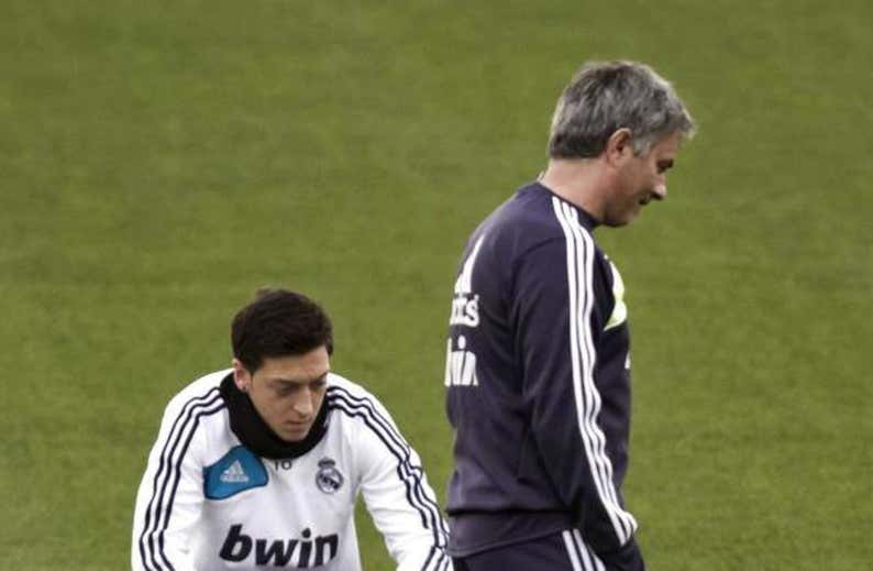 El peor día de Özil en el Madrid: «Eres un llorón»