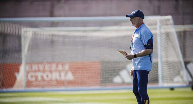 Así es Luis De la Fuente antes de un partido: hermético con el once, una charla emotiva…