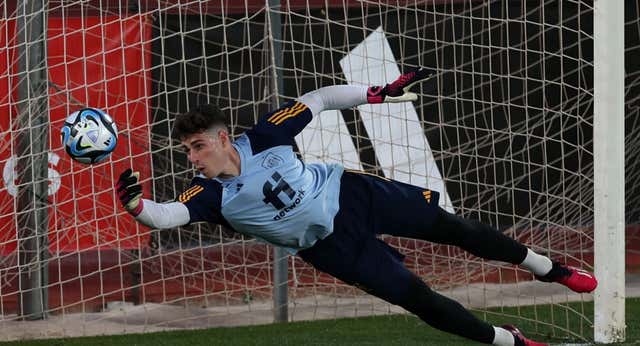 “Es el momento Kepa. Tiene que liderar a esta generación desde la portería”